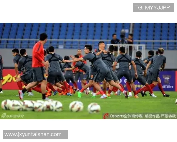 特拉维夫马与卡拉巴赫的激烈对决展现足球魅力与团队精神 特拉维夫马与卡拉巴赫的激烈对决展现足球魅力与团队精神